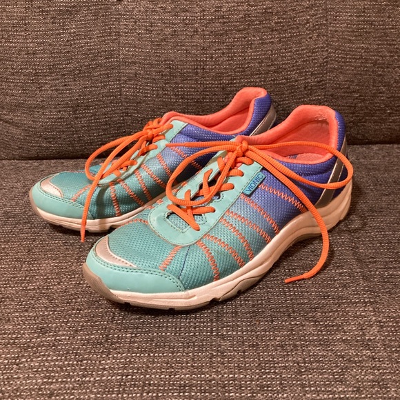 Vionic Alliance walking sneaker. Size 6.5. - Picture 2 of 7